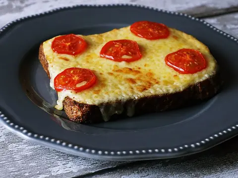 Pishloqli issiq buterbrod