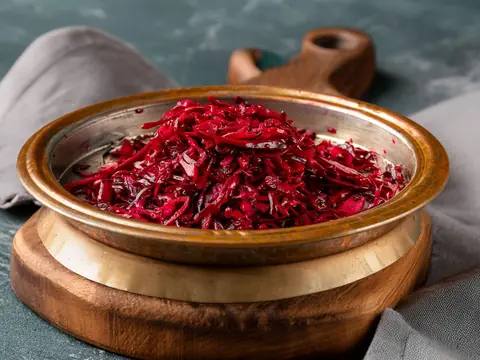 Sarimsoqli lavlagi salati