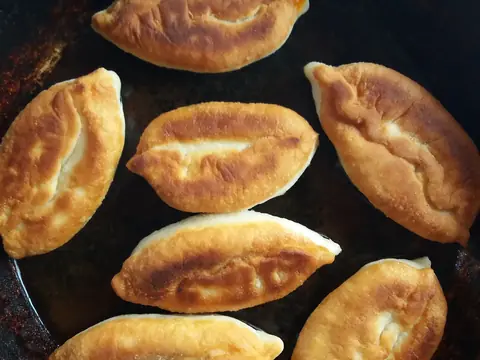 Kartoshkali pirojki