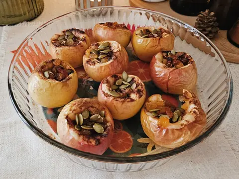 Pechda pishirilgan olma