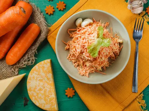 Pishloqli sabzi salati