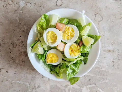 Smetanali ko'k salat