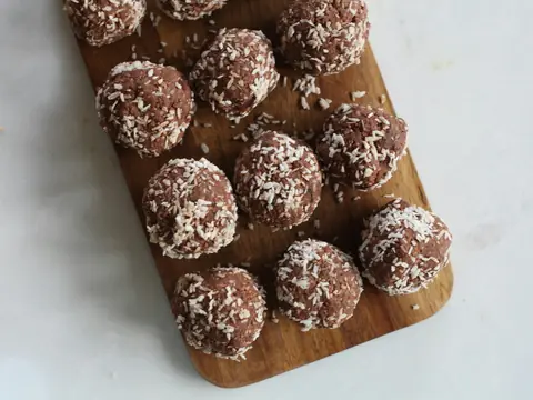 Xurmo va yong'oqli konfet